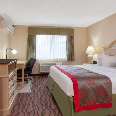 Space Coast Hotel Тайтусвилл Экстерьер фото