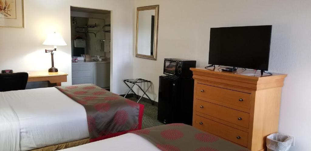 Space Coast Hotel Тайтусвилл Экстерьер фото